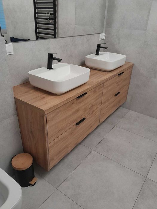Solidne Meble Na Wymiar / Meble łazienkowe / Szafki nad WC / Garderoby