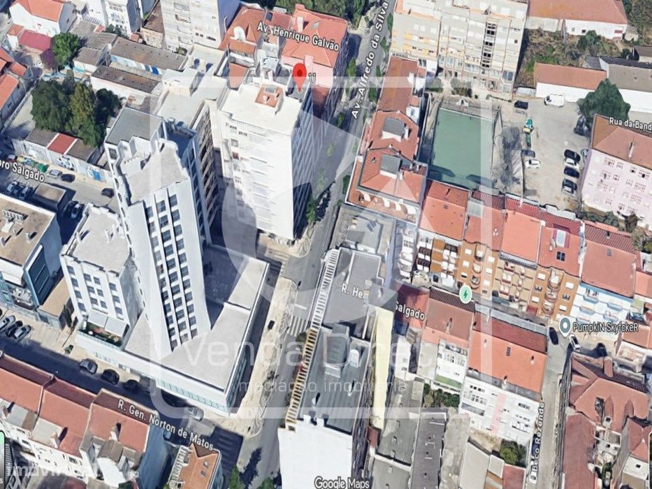 2 Lojas no centro do Barreiro.