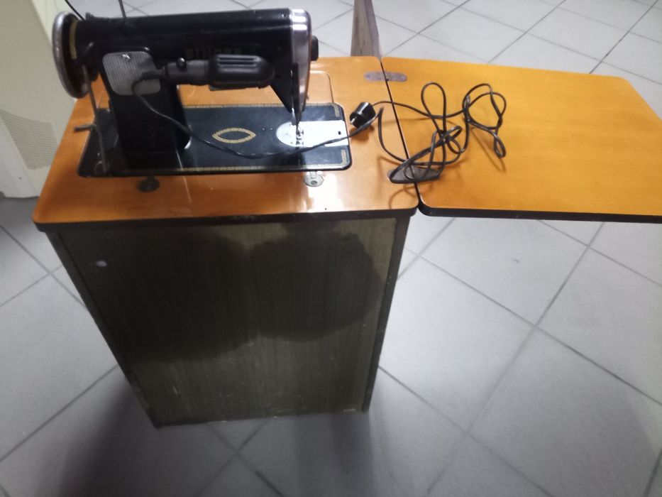 Máquina de costura Singer antiga