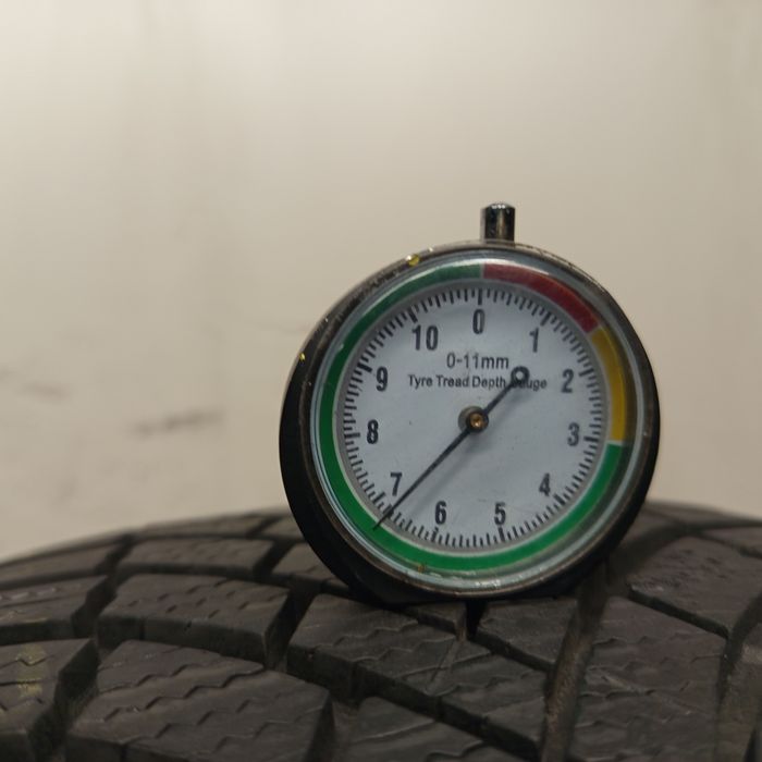 215/55R18 Bridgestone Blizak Lm 005