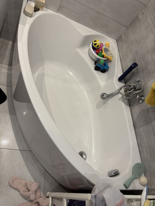 Wanna narożna stan bdb (4 letnia) KOŁO 160x100 cm