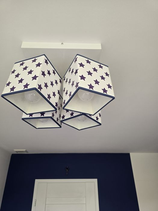 Platfon, lampa, oświetlenie pokoju na 4 żarówki