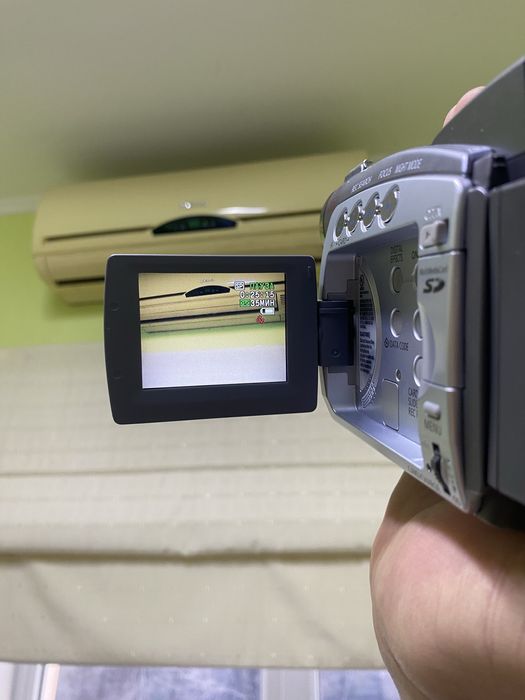 Видеокамера  Canon ZR85 (Mini DV)