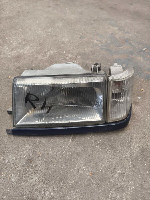 Farol esquerdo R 11