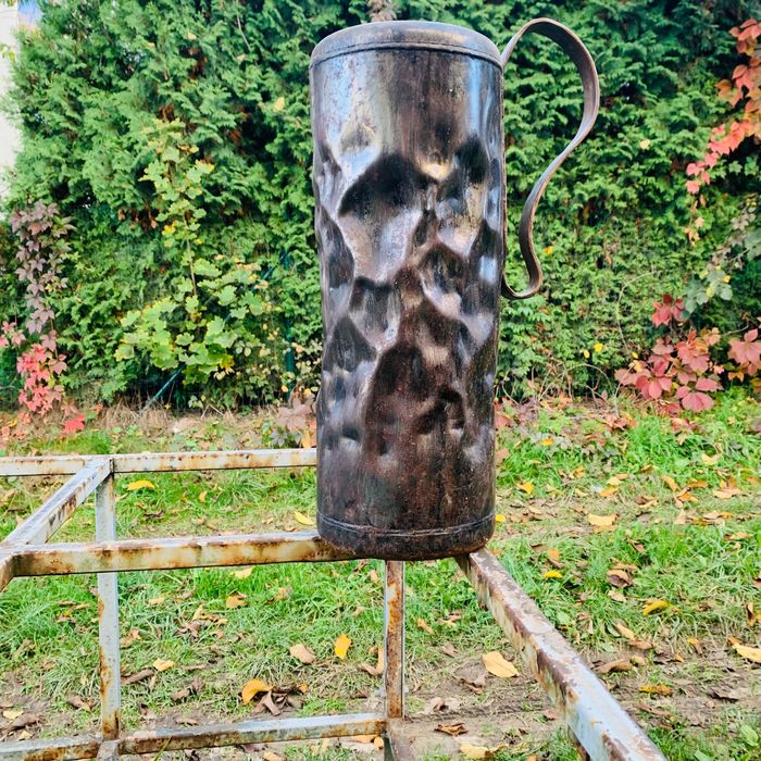 wazon,pojemnik metalowy z  miedzianym  uchwytem