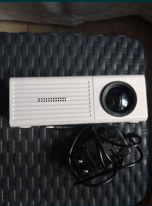 Mini progetor portatil