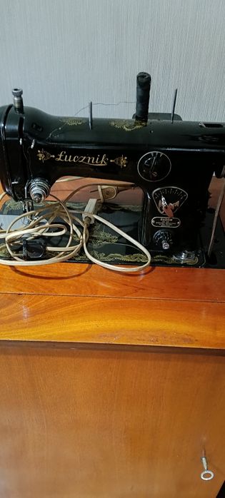 Sprzedam starą maszynę do szycia.