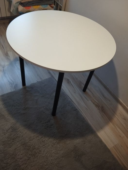 Stół okrągły do salonu