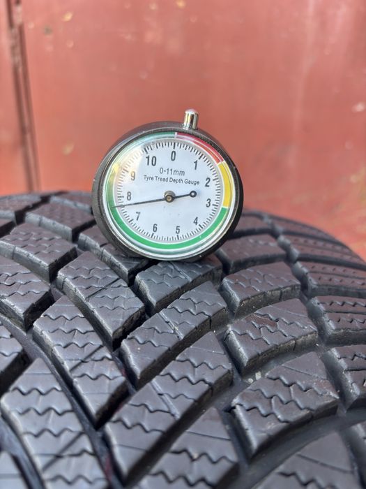 235/40/19 R19 Brigestone Blizzak LM005 зима 1 шт