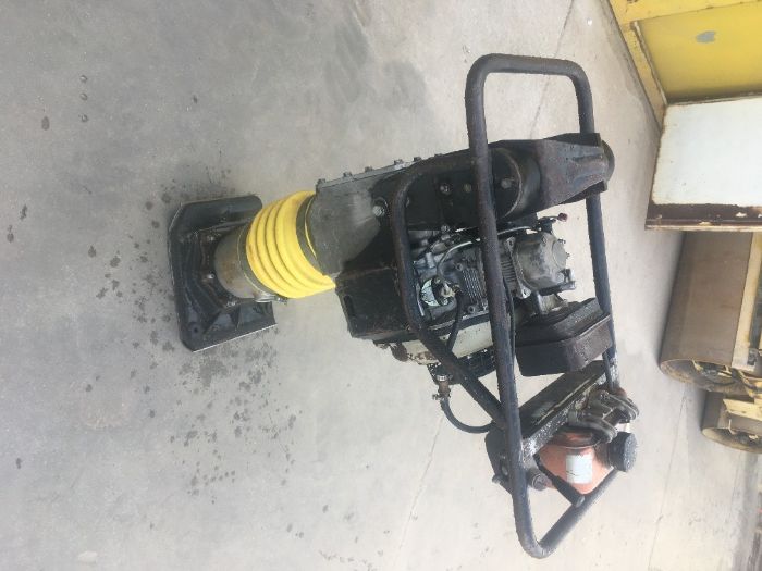 Saltitão compactador Ammann ADS70 - Diesel
