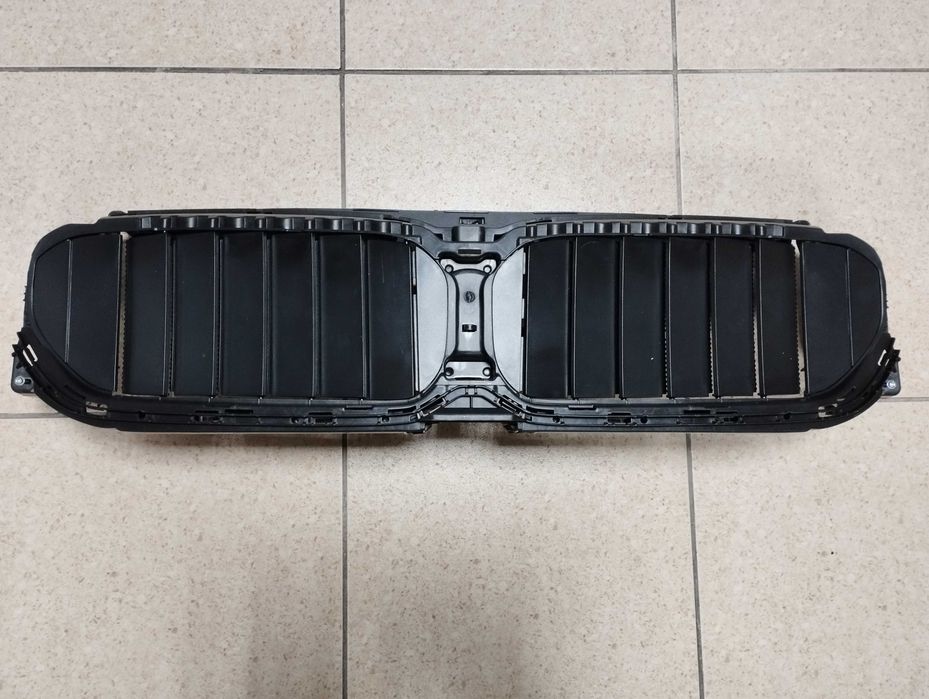 BMW 5 G30 G31 верхні жалюзі радіатора 51119498612 рестайл 51137497279