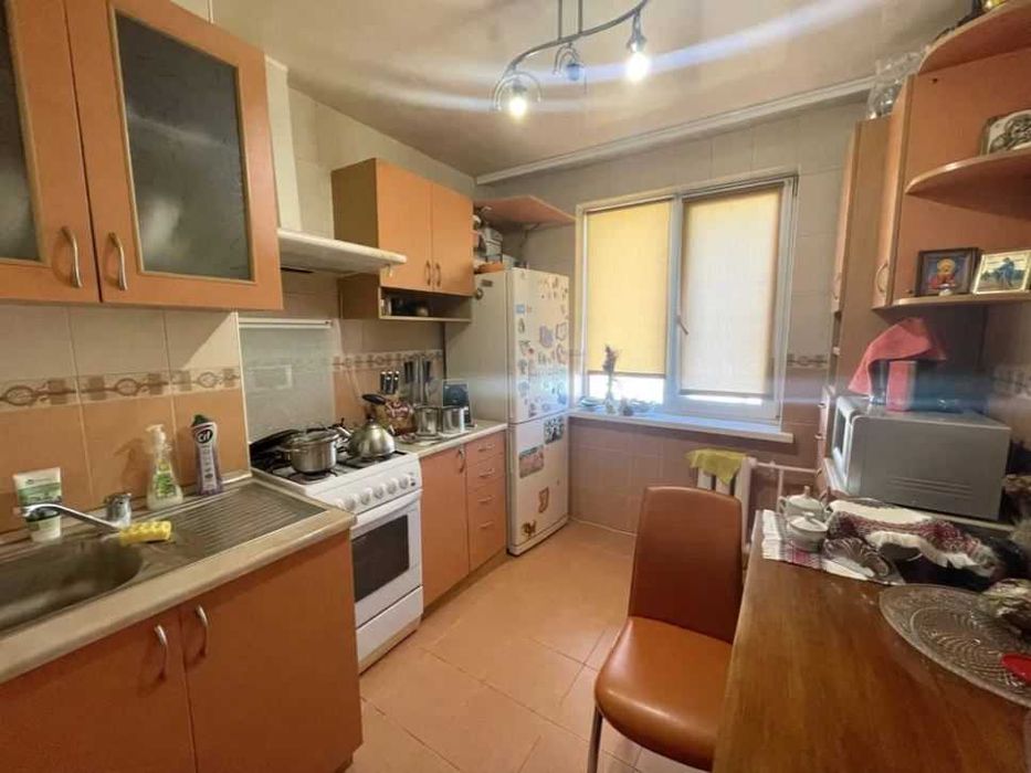2х кімнатна квартира з Ремонтом на Озерній, 4й поверх, 52м2, Не кутова