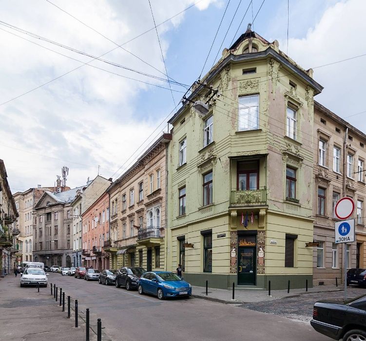 вул. Наливайка 12/ Оренда житла Подобово 3-кім. квартира/для 8 осіб