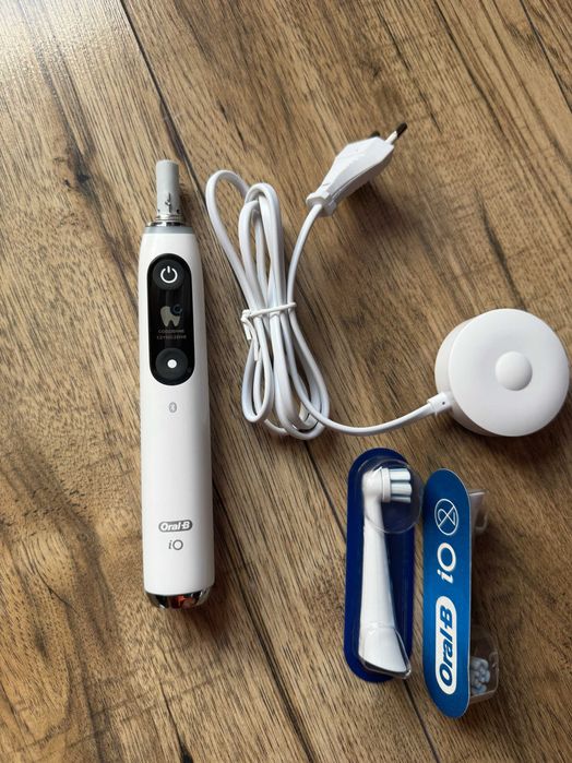 Szczoteczka do zębów Oral-b IO9 biała