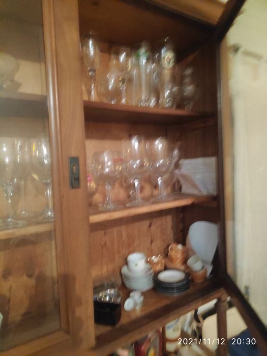 Aparador de sala com vitrine