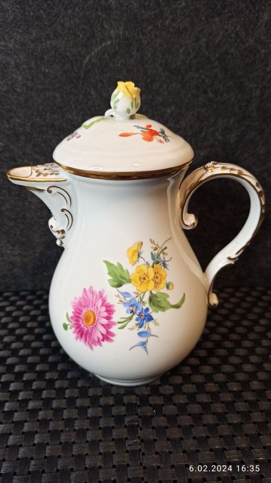 R Porcelana MEISSEN Dzbanek do mokka Miśnia Dekor kwiatowy Piękny