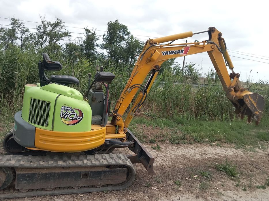 Giratória yanmar  vi o20  duas toneladas  semi nova