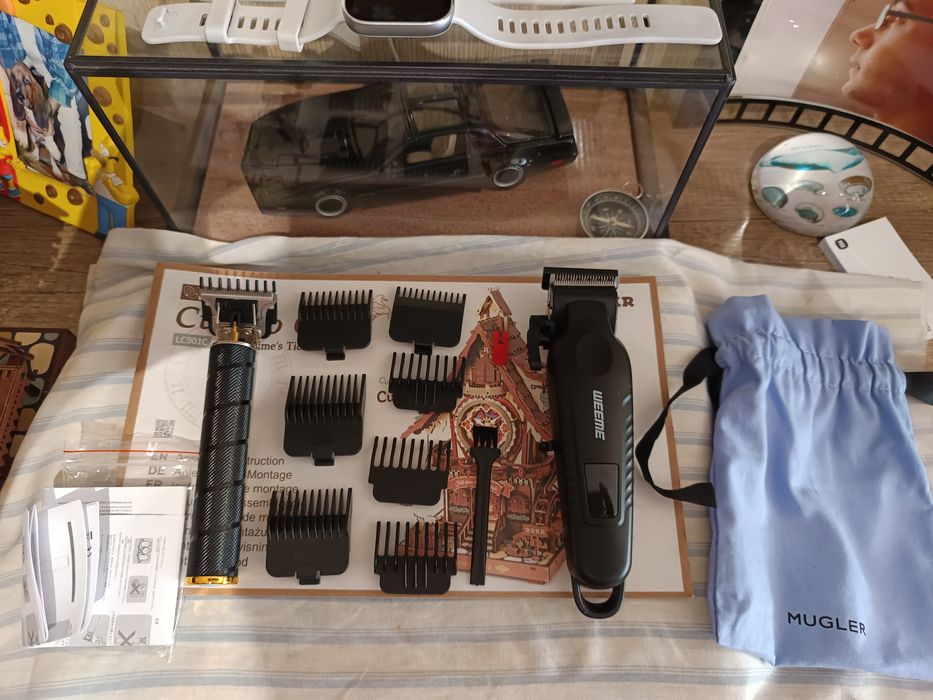 Vendo novas máquinas uma máquina preta dourada e outra preta barbeiros  profissionais bom estado