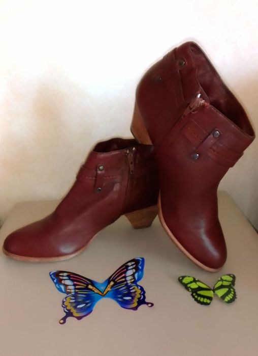 Стильные деми-ботиночки  MARC JACOBS и сникерсы TAMARIS. Made in USA. Original. НАТУРАЛЬНАЯ КОЖА. Размер 38/25 см/.