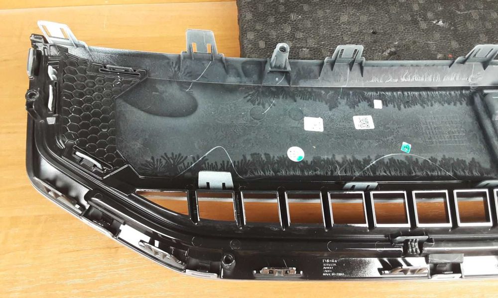 Решітка радіаторів Polestar 2 рестайлінг 2023-2024 фарба 729