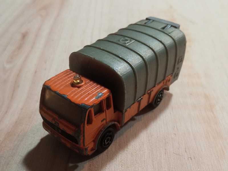 Mercedes-Benz Garbage Truck - Majorette