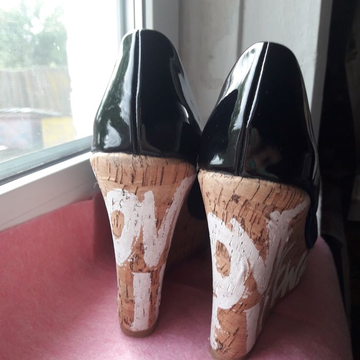 Туфли на платформе и Туфли на каблуке.