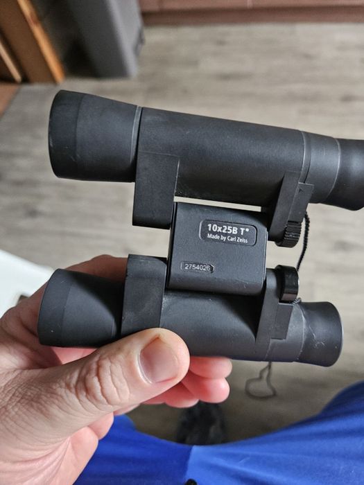 Бинокль Zeiss Compact 10x25 BT