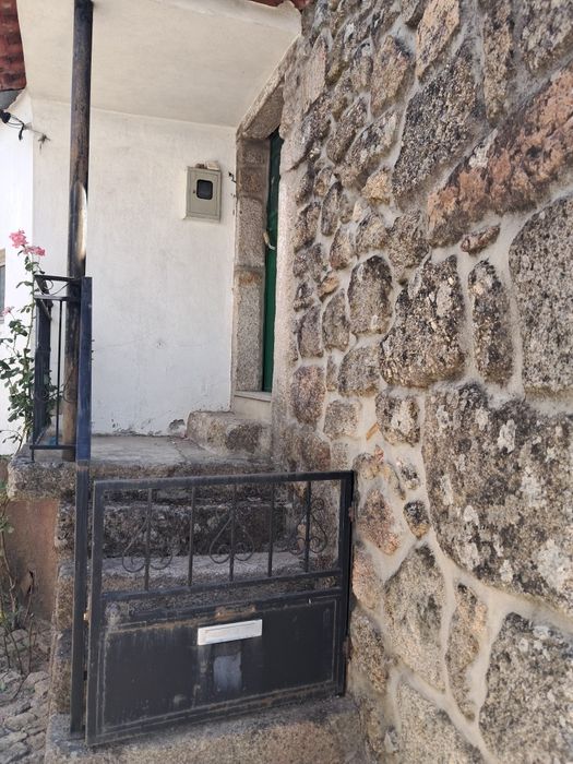 Venda casa T1  com loga