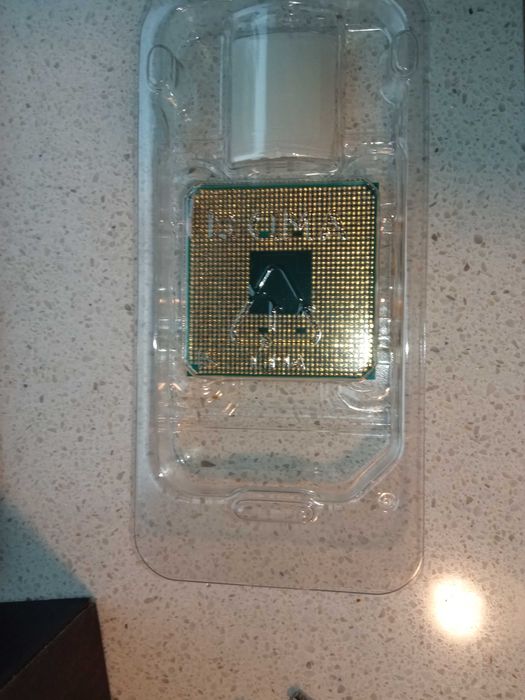 Procesor AMD Ryzen 5 2400G z Radeon RX Vega Graphics i chłodzeniem