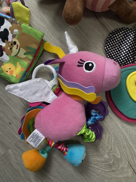 Музичні іграшки на каляску тканинна книжечка моя ферма