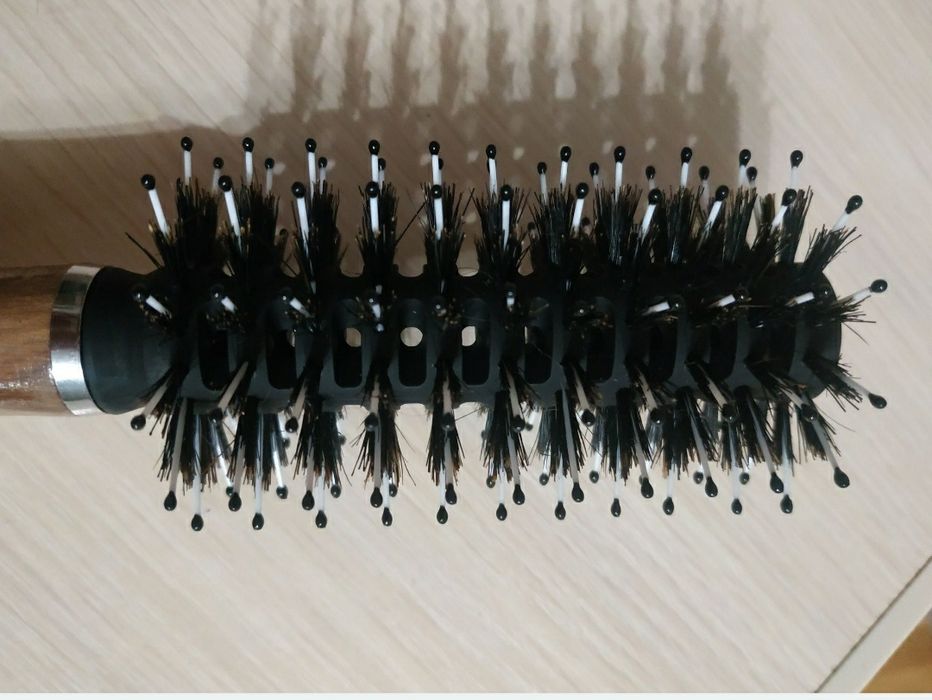 Кругла щітка для укладки волосся