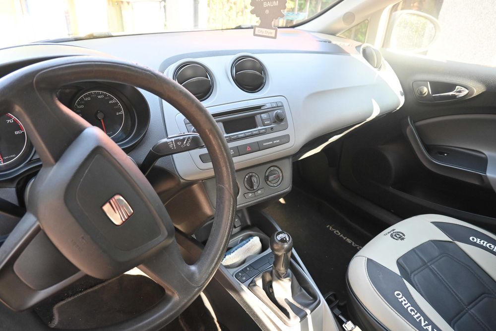 Sprzedam samochód Seat Ibiza 2012 r.