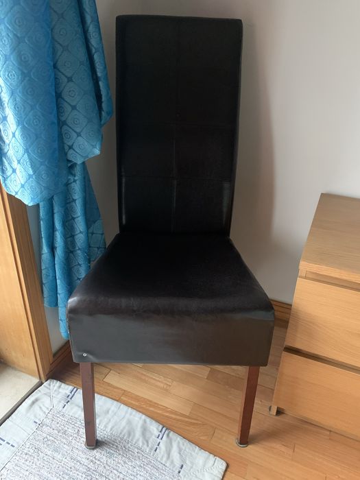 Quarto de casal ,  oferta  de candeeiro e cadeira em pele