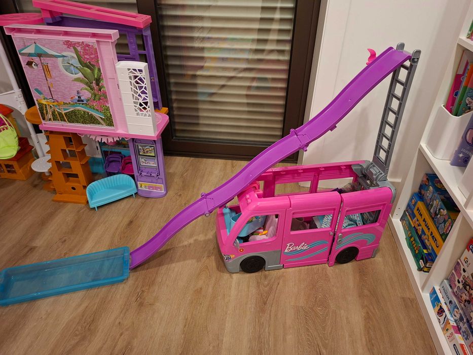 Barbie Supercaravana Dreamcamper 2022 carro para bonecas com escorrega