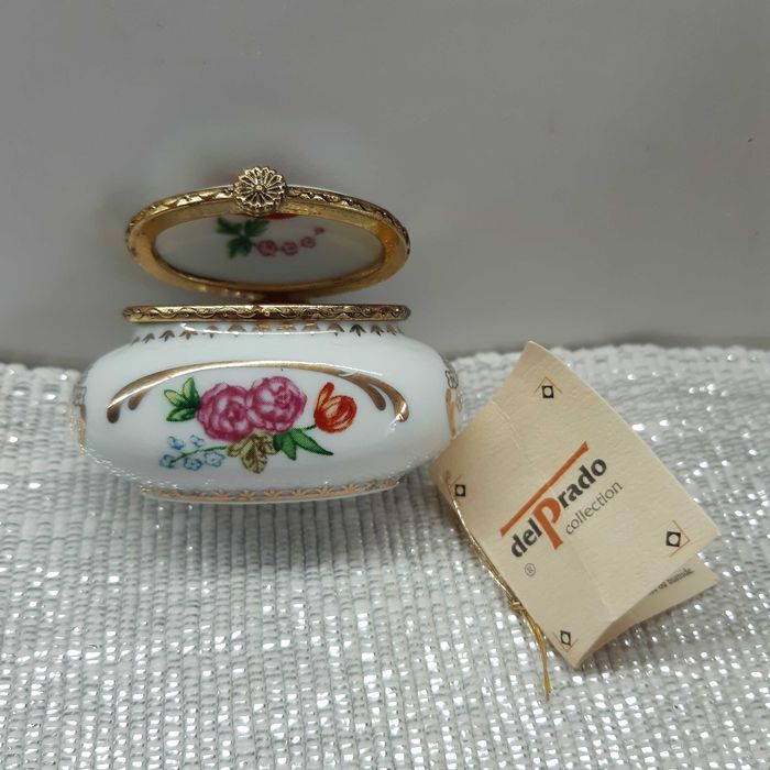 Puzderko z porcelany. DEL PRADO otwierane