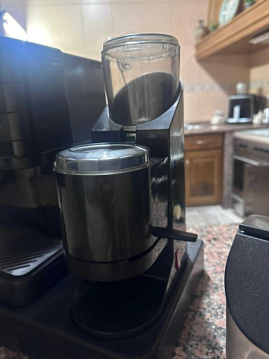 Maquina de café troia com moinho