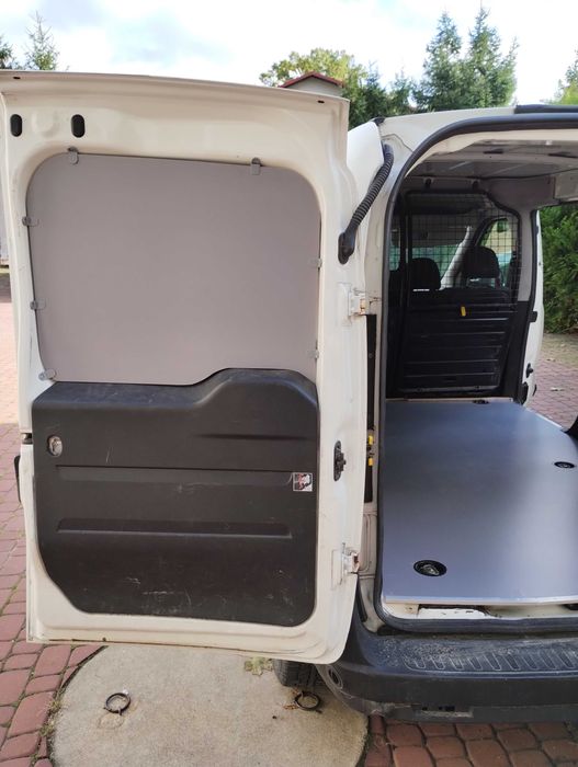 Zabudowa, podłoga, ściany - FIAT DOBLO L2H1