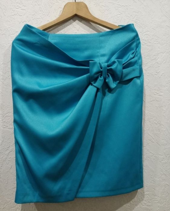 Костюм атласний (піджак і спідниця)  48-50