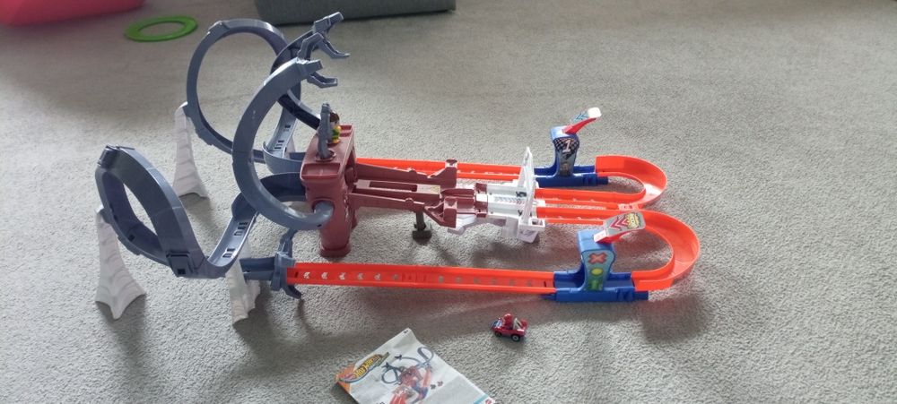 Hot wheels Marvel racer verse Pajęczynowy tor Spidermana