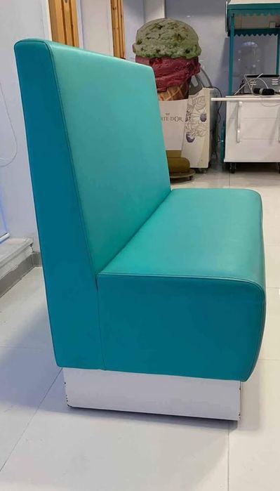 Sofás pastelaria e candeeiros