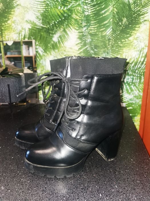 Botki jesienne na słupku roz. 36