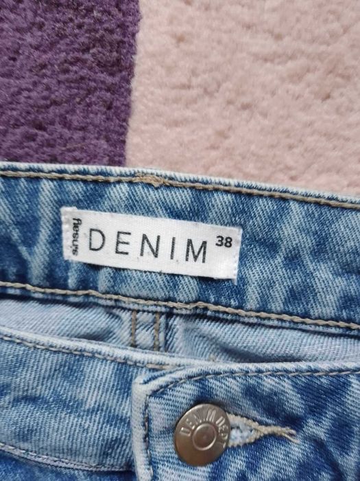 Spodnie jeans z lekko rozszerzoną nogawką rozmiar 38