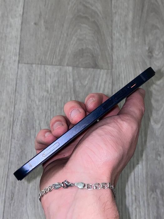 iPhone 12 64gb neverlok 

Face ID: не працює 

True Tone: працює 

АКБ