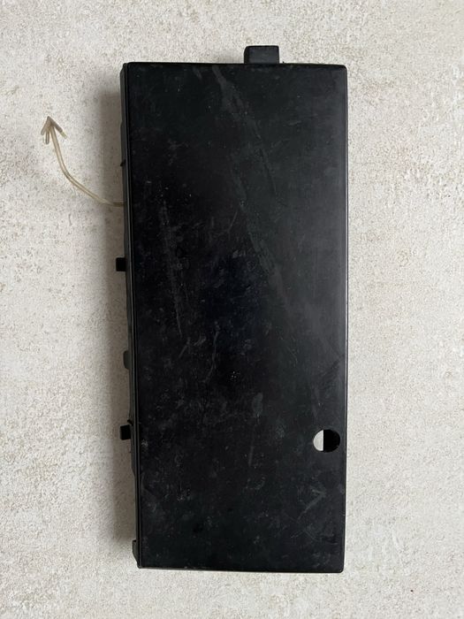 BMW E34 крышка петли на бампер