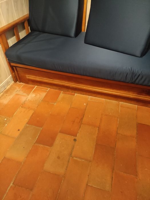 Lindo e azul marinho.