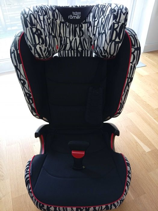 Britax Römer KIDFIX III M Fotelik Samochodowy 15-36 kg Letter Design