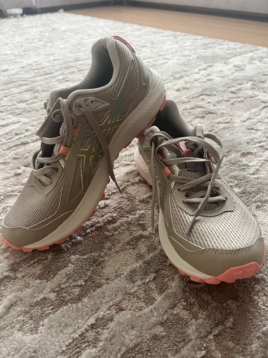 Жіночі кросівки Asics Gel-Kanaku 6