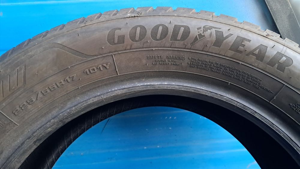 225/55R17 101Y Goodyear vector4 seasons  gen3