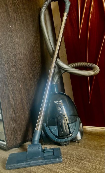 Пылесос Saturn альбус черно серый 1600W