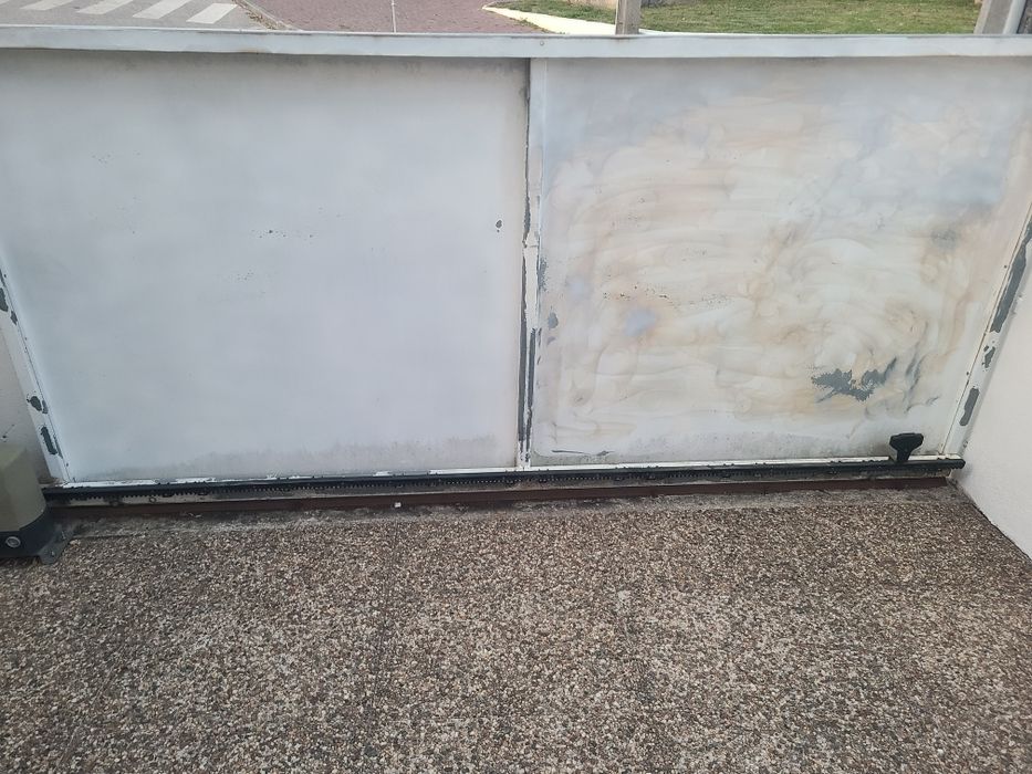 Vendo portão em aço zincado